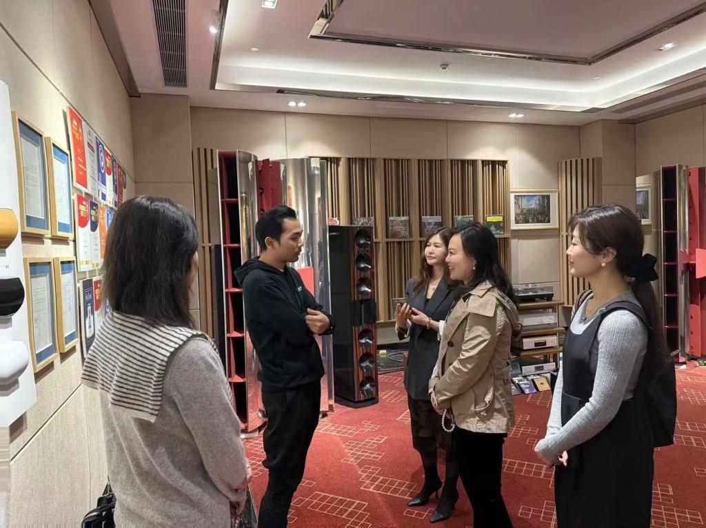 深化校企合作,共育艺管英才——艺术管理系教师赴锐丰文化传播调研文化艺术交流活动策划